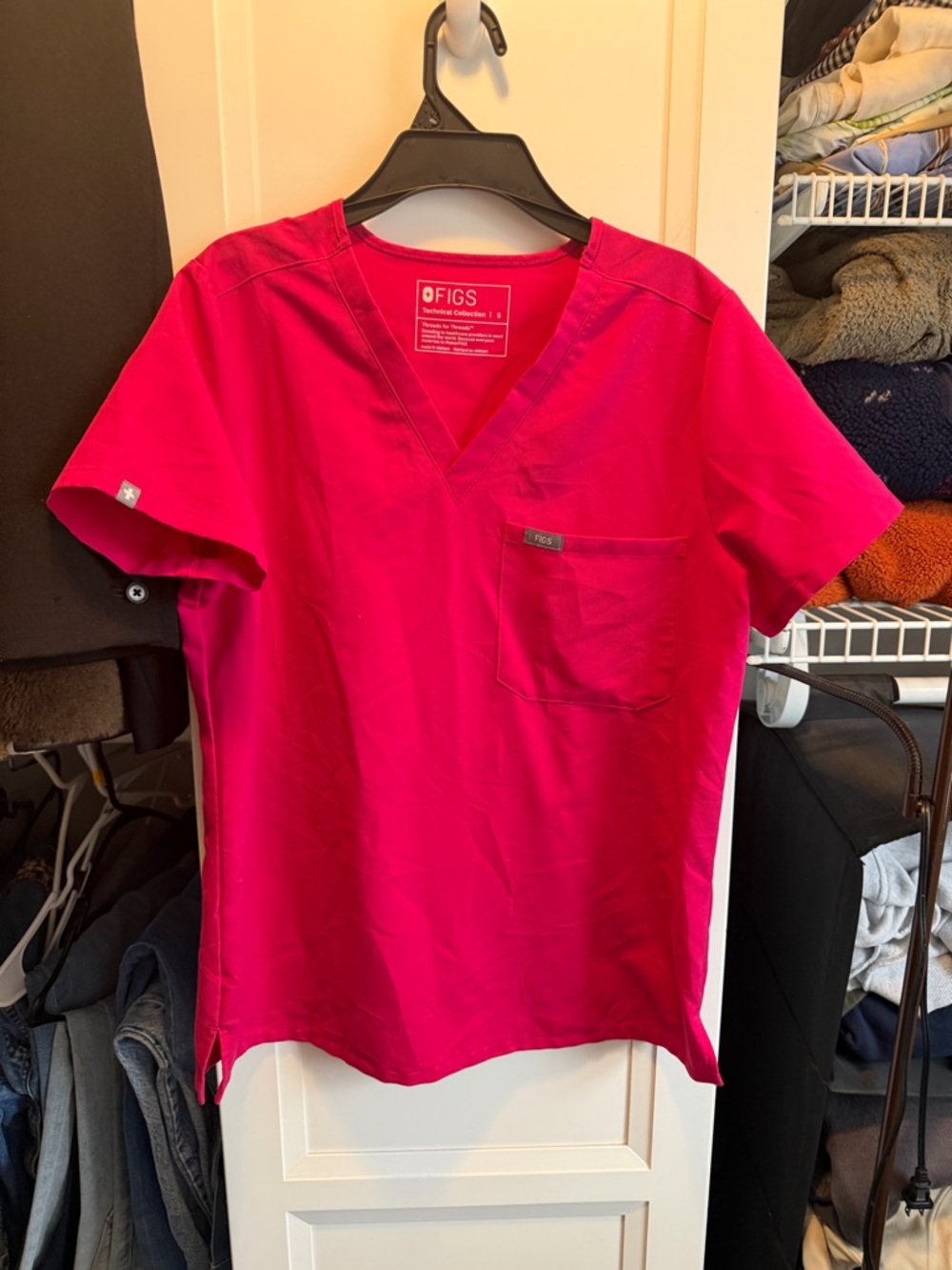 FIGS Catarina One-Pocket Scrub top pink size small
